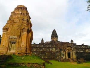 <span style="color:#32cd32"><strong>2025年開催中!</strong></span><br>【AA-12】<span style="color:#32cd32"><strong>Free WiFi</strong></span></strong></span>プライベート<br>  <span style="color: #1e90ff;"><strong>「4つの人気な遺跡を巡る」</strong></span>バンテアイ・スレイ遺跡→クバルスピアン→プノン・クーレン山→</span><span style="color: #ff0000;"><strong>ロリュオス遺跡群</strong></span>(ロレイ遺跡、バコン遺跡、プレアコー遺跡)、1日プライベートツアー。<br><br>  「特価キャンペーン!」 <br>車とガイドの料金表(<span style="color:#32cd32"><strong>大人1名あたり</strong></span>)<br>1名様「<span style="color: #1e90ff;"><s>200$</s></span>→<span style="color: #cc3300;"><strong>150$</strong></span>」<br>2名様「<span style="color: #1e90ff;"><s>100$</s></span>→<span style="color: #cc3300;"><strong>80$</strong></span>」<br>3名様「<span style="color: #1e90ff;"><s>90$</s></span>→<span style="color: #cc3300;"><strong>65$</strong></span>」<br>4名様「<span style="color: #1e90ff;"><s>80$</s></span>→<span style="color: #cc3300;"><strong>55$</strong></span>」<br>5名様~「<span style="color: #1e90ff;"><s>70$</s></span>→<span style="color: #cc3300;"><strong>45$~</strong></span>」<br><br>もっと見る≫≫