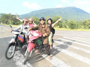 <span style="color:#32cd32"><strong>2025年開催中!<br></strong></span>【AA-16】<span style="color: #ff0000;"><strong>プライベートツアー</strong></span><br>プレアヴィヒア寺院のみ ツアープラン<br><br> 「特価キャンペーン!」<br>車とガイドの料金表(<span style="color:#32cd32"><strong>大人1名あたり</strong></span>)<br>1名様「<span style="color: #1e90ff;"><s>200$</s></span>→<span style="color: #cc3300;"><strong>160$</strong></span>」<br>2名様「<span style="color: #1e90ff;"><s>100$</s></span>→<span style="color: #cc3300;"><strong>85$</strong></span>」<br>3名様「<span style="color: #1e90ff;"><s>90$</s></span>→<span style="color: #cc3300;"><strong>60$</strong></span>」<br>4名様「<span style="color: #1e90ff;"><s>80$</s></span>→<span style="color: #cc3300;"><strong>50$</strong></span>」<br><br>もっと見る≫≫