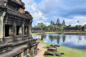 <span style="color:#32cd32"><strong>2025年開催中！</strong></span><br>【AA-1D】<span style="color:#32cd32"><strong>Free WiFi</strong></span></strong>プライベート<br></span><span style="color: #ff0000;"><strong>3カ所</strong></span>、「朝日鑑賞」+アンコールワット→ベンメリア遺跡→プリアヴィヒア遺跡、プライベート１日ツアー。<br><br>　　「特価キャンペーン！」　<br>車とガイドの料金表（<span style="color:#32cd32"><strong>大人1名あたり</strong></span>）<br>1名様「<span style="color: #1e90ff;"><s>350$</s></span>→<span style="color: #cc3300;"><strong>240$</strong></span>」<br>2名様「<span style="color: #1e90ff;"><s>200$</s></span>→<span style="color: #cc3300;"><strong>125＄</strong></span>」<br>3名様「<span style="color: #1e90ff;"><s>150$</s></span>→<span style="color: #cc3300;"><strong>100$</strong></span>」<br>4名様「<span style="color: #1e90ff;"><s>120$</s></span>→<span style="color: #cc3300;"><strong>80$</strong></span>」<br>5名様～「<span style="color: #1e90ff;"><s>100$</s></span>→<span style="color: #cc3300;"><strong>75$～</strong></span>」<br><br>もっと見る≫≫